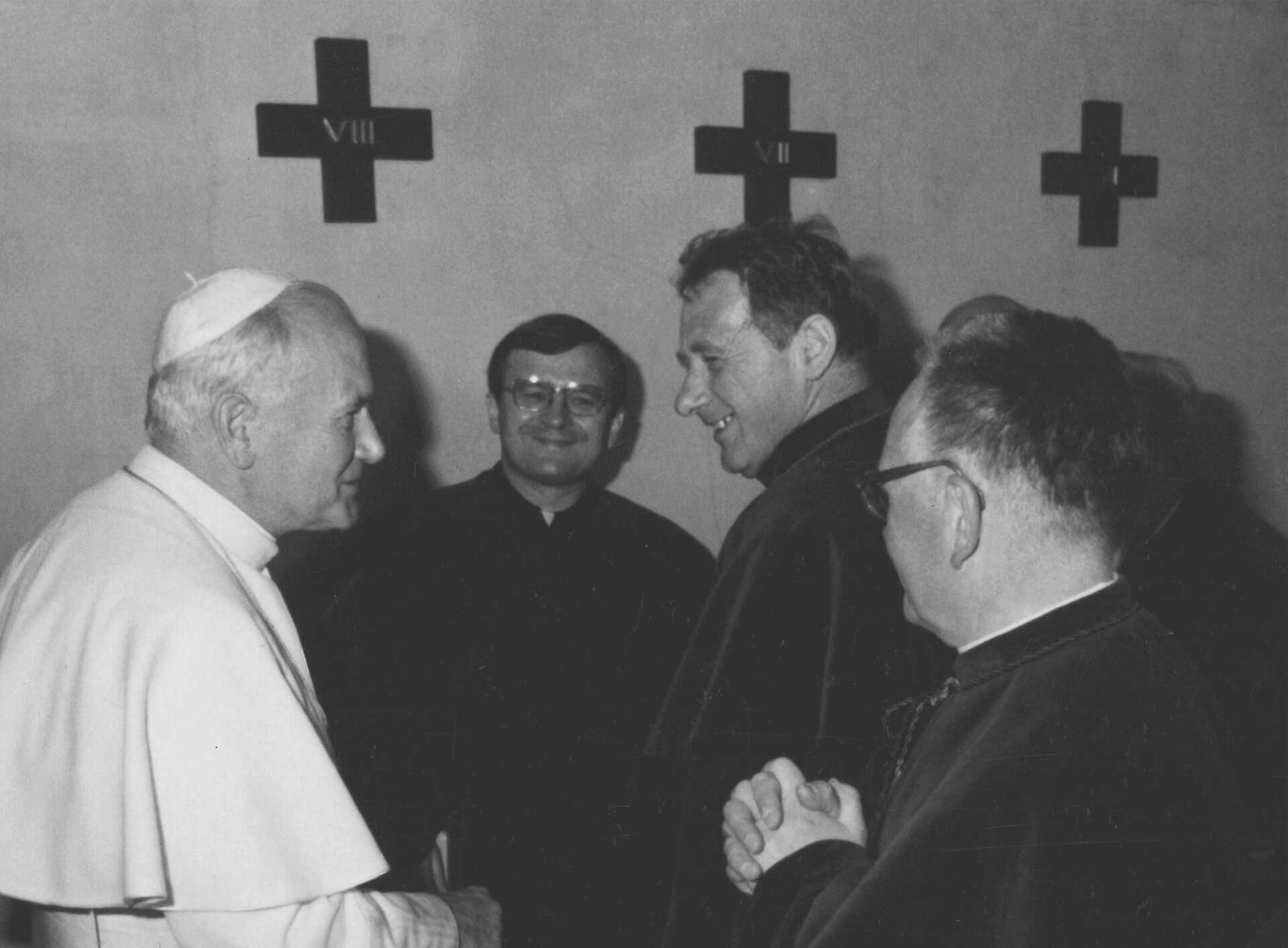 spotkanie_jana_pawla_ii_z_profesorami_pat_1977_r_na_zdjeciu_ks_dr_jozef_zycinski_ks_dr_hab_jozef_tischner_archiwum_upjpii.jpg