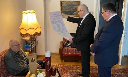 Życzenia od władz UPJPII z okazji 92. rocznicy urodzin, ks. prof. A. Kubiś, ks. dr hab. A. Świerczek, ks. prof. R. Tyrała